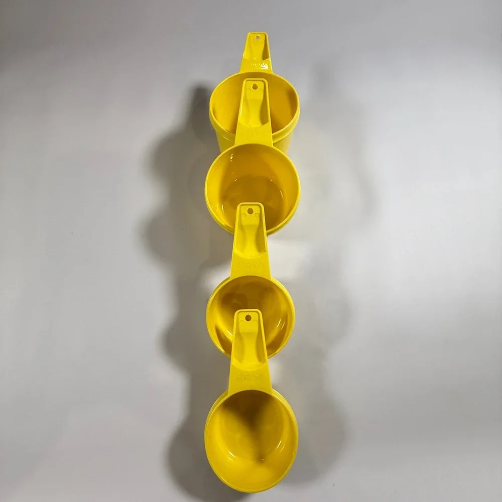 VTG Tupperware Measuring Cups Set 4 Yellow VTG‎ Retro Kitchen MCM Baking Tools